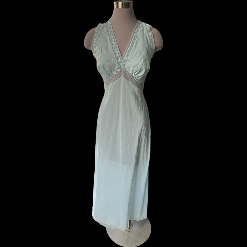 NWOT NOS Vintage Sky Blue Kaiser Elegant Long Nightgown Fits Size Medium